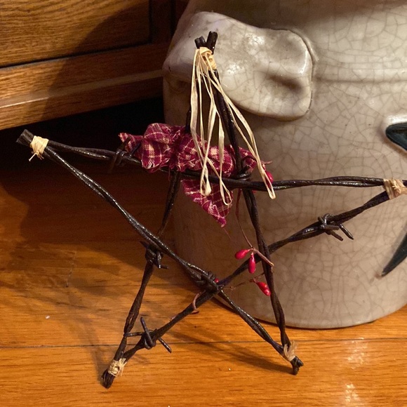 Primitive Handmade Barbwire Star 8”x8” - Picture 3 of 3